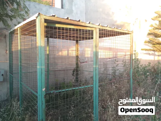 قفص حديد كبير يصلح لجميع الحيوانات ( كلاب، طيور، دجاج الخ...) و للاستخدامات المختلفة