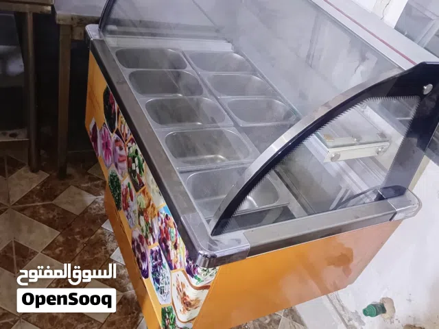 عارضة مقبلات للبيع
