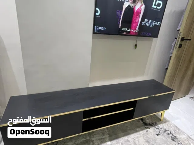 ترابيزه تليفزيون بحاله الزيرو بنسبه 100%