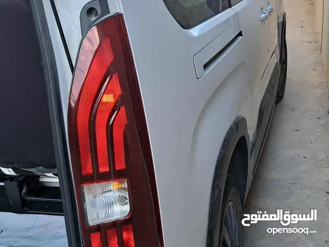 بيجو ريفتر 2023