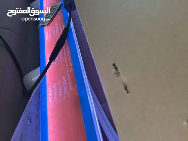 مصب شلال مع اضاءة
