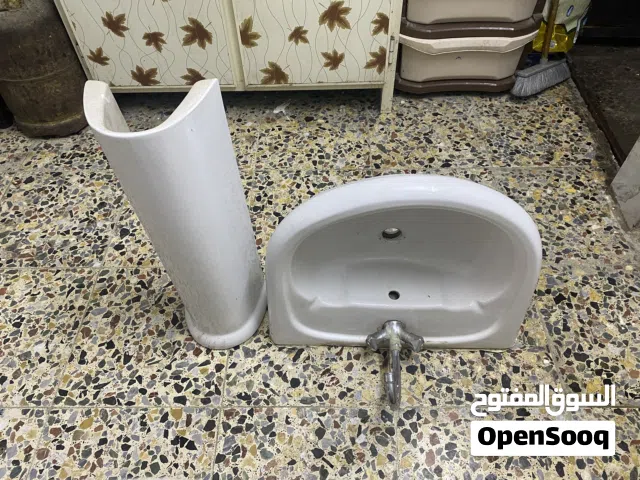مغسلة كبيرة مع الخلاط