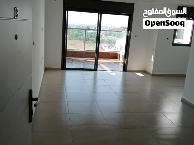 شركة عمر لتنظيف المنازل والسكانات والمسابح والشركات