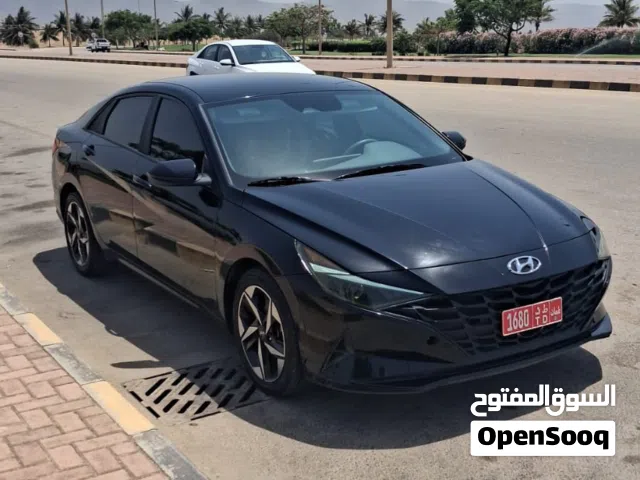 2022 Hyundai Elantra Standard
