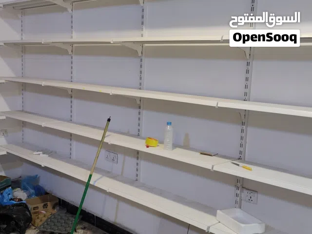 رفوف عدد 50 مع لوحتين تعليك وعارضه مشبك حديد مع محلقاتهن تعزيلة محل ستعمال 4 اشهر فقد اخو الجديد