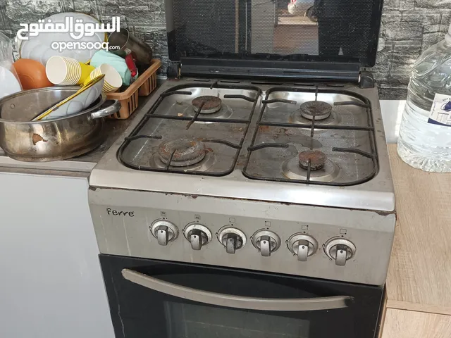 غاز اربعة رؤوس و فرن شغال بحالة جيدة امورة تمام
