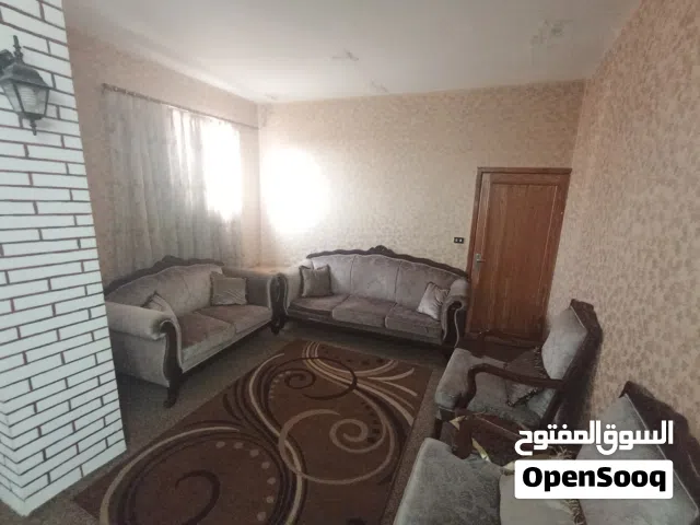 طقم كنب سبعة مقاعد .