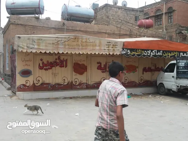 هذا المحل للإيجار 2أبواب تجاري او مخزن