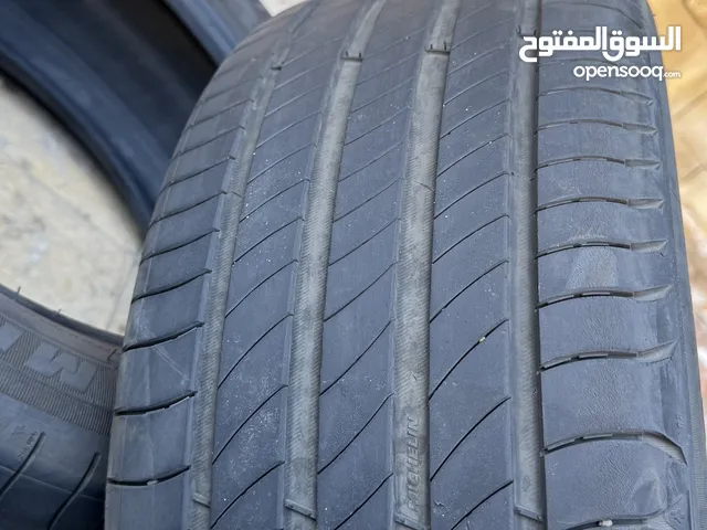 عدد3 كاوتش ميشلان تيوبلس 225 /25 r17 بحاله ممتازه