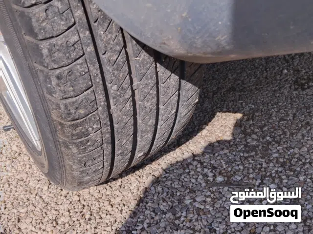 جنط 17 مع كوشوك نظيف وبحالة جيدة مقاس 225/55/R17