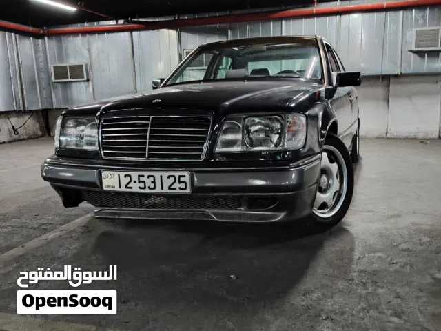 1993 مرسيدس بنز الفئة-E E 200