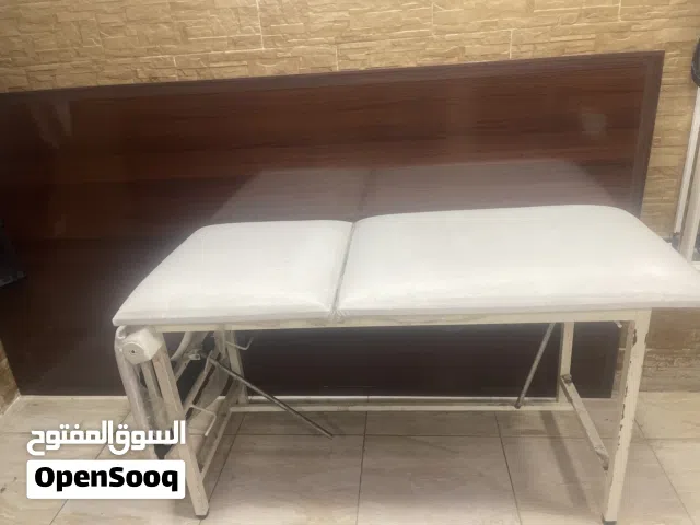 تخت صالونات للبشرة والمساج وقاطع للصالونات