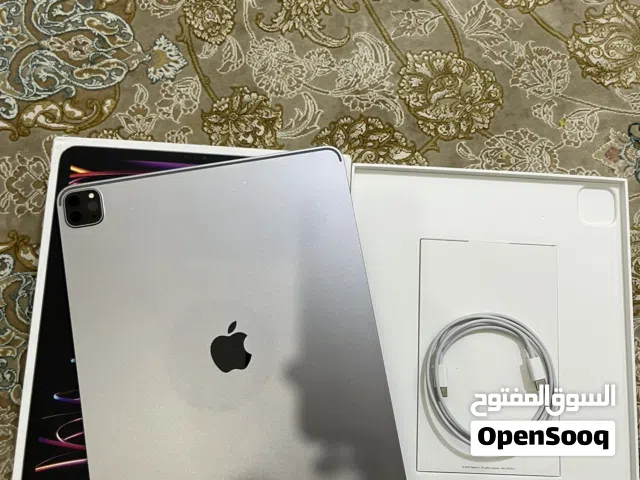 ايباد ابرو12.9 بوصه قيقا256 الجيل السادس m2 كامل اغراض نضيف مو مبدل شي اخو الجديد