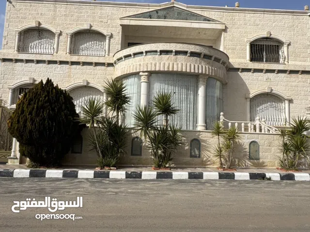 فيلا في اجمل مناطق عمان الجديدة في منطقة اليادودة اسكان الصيادلة خلف متحف ابوجابر وبجانب مشروع الشهد