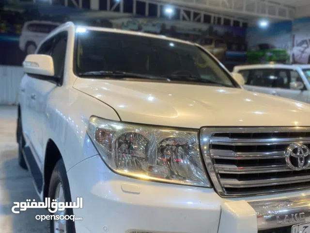 لاند كروزر موديل 2011