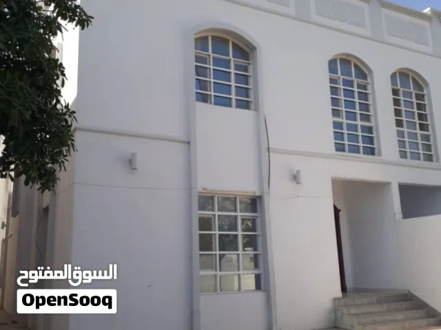 غرفه وشقق فالخوض السادسه لطلاب والموظفين