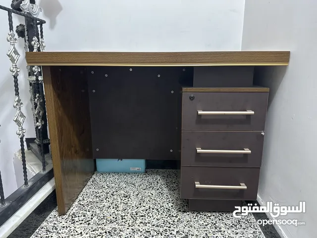 ميز كيمنك للبيع نضيف جدن قبل فتر اخذته وزن ثقيل