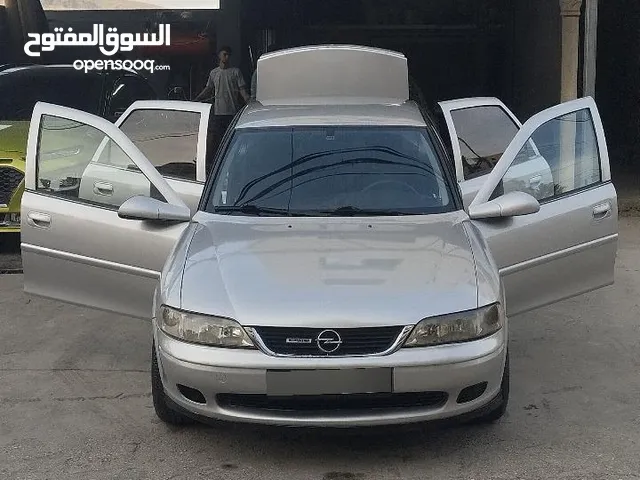 اوبل فيكترا موديل 2000