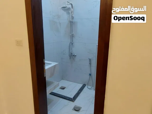 شقة جديده للإيجار ارضيه  لم تُسكن – المدينة الرياضية دخلة الارز من  المالك مباشره
