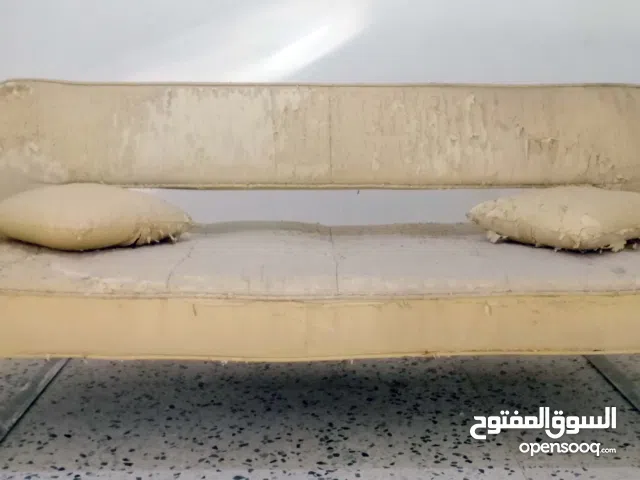 كنبة مستعملة للبيع كرسي و سرير + 2 مخاد