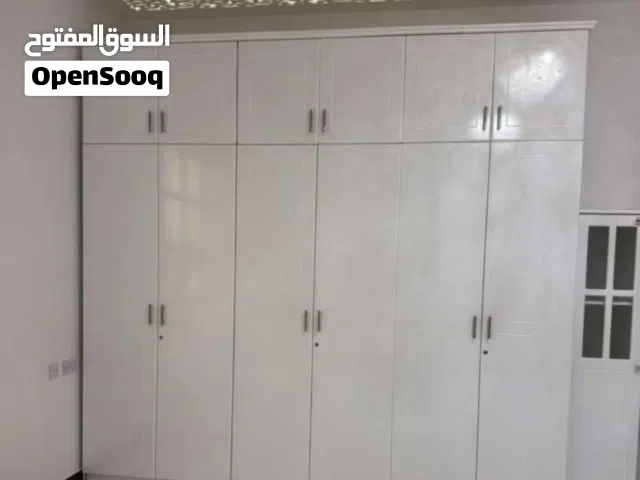 خزانه ملابس بيضاء كبيره و فخمه 6 ابواب