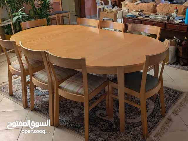 طاولة سفرة مستعملة شبه مدورة