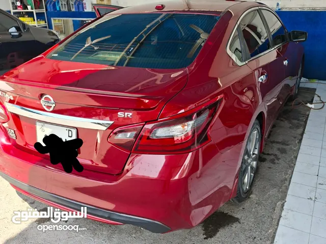 للبيع سيارة نيسان التيما وارد ومضمونة