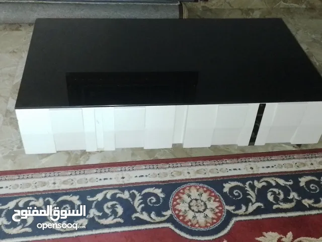 طاولة صالون بحالة جيدة