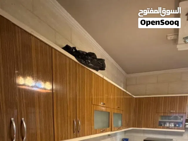 دولاب مطبخ خشبي بحالة ممتازة للبيع