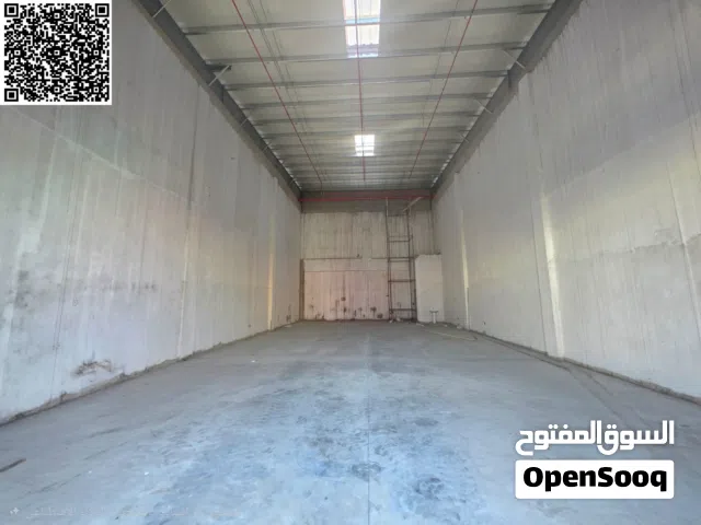 مستودعات للايجار فى مجمع جديد على الشارع الرئيسى تناسب جميع الانشطة .