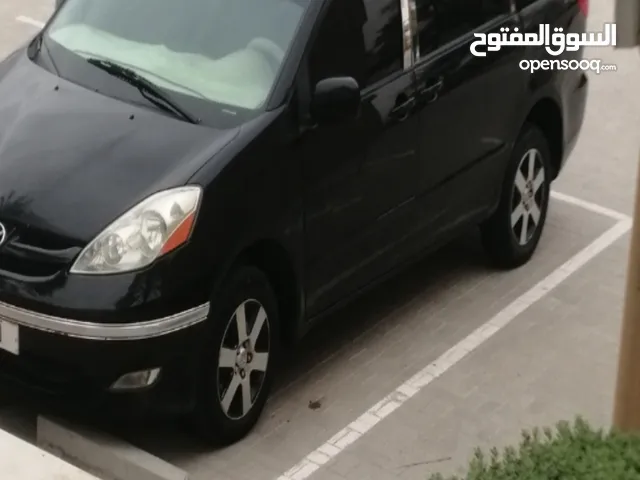 Bus - Van Toyota in Sharjah