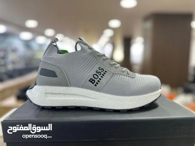 حذاء boss كوبي ون مريح متوفر جميع النمر ومتوفر خدمة توصيل جودة ممتازة متوفر باللون الرمادي
