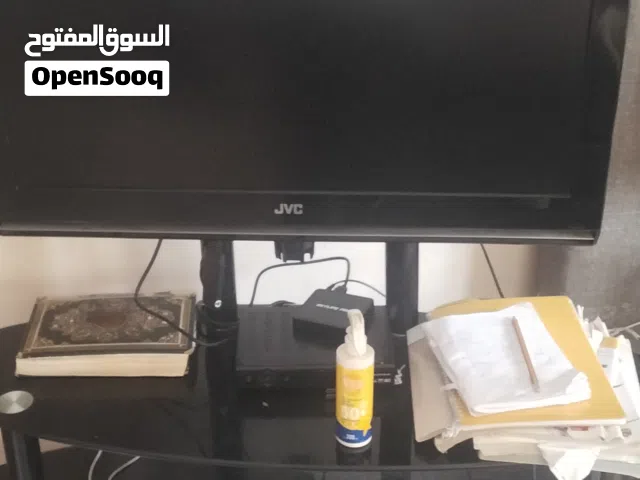 شاشة تلفزيون مع الطاولة