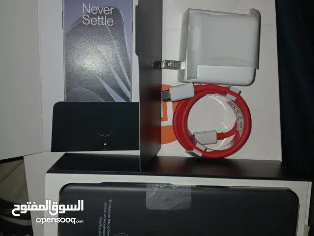 one plus 10 pro 5G . snapdragone 8gen1. 128G rom . 8G ram .like new used only 5 months