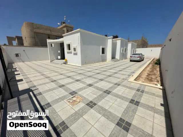 فيلا أرضيه مقسمه 7 مكاتب مع مطبخ مجهز مساحة البناء 700 متر البناء حديث والتشطيب باجود انواع الخامات