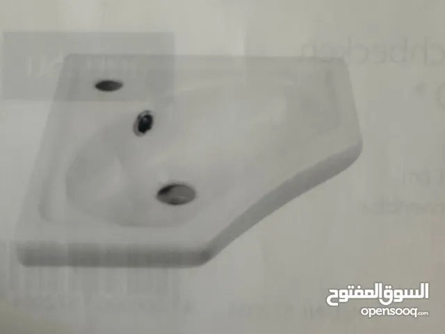 مواد صحية مختلفة اطقم حمامات + لوندينوات + شيشمات .. الخ بضاعة أوربية الكمية كبيرة جدا البيع جملة