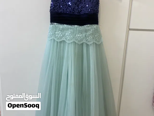 فستان أطفال فستقي و كحلي مستعمل مره واحده