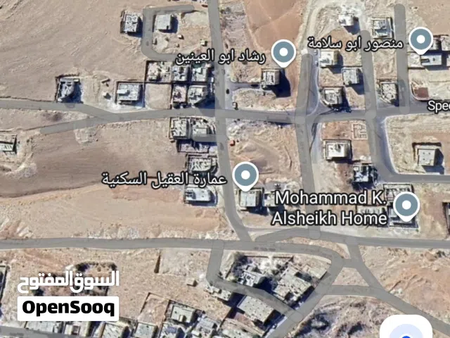قطعة على 3 شوارع للبيع