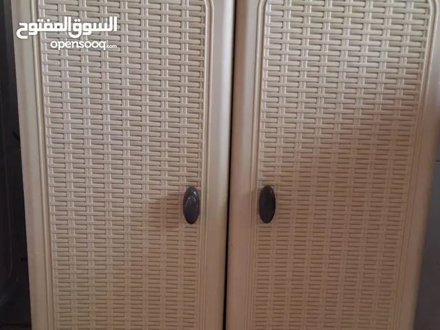 خزانة مستعمله للبيع بسعر حرق 7 دينار للبيع بداعي السفر