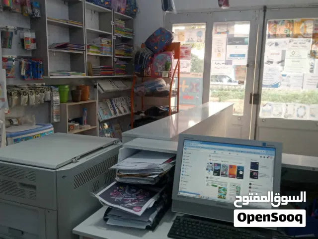 أصل تجاري للبيع مكتبة