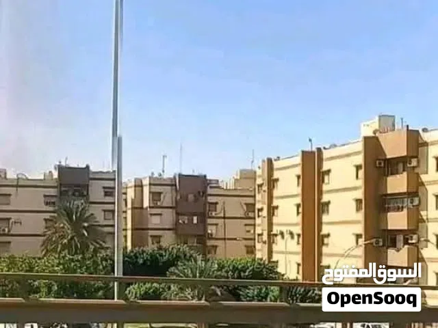 محل للبيع عمارات القهويات لي عند كوبري الحديد متاع شارع 20 مساحته 4x4 البيع 120الف اوراق ملك