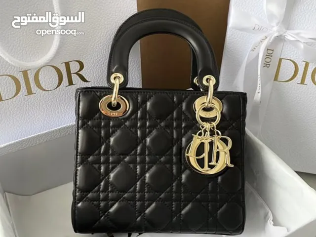 حقيبة الترند "Dior"الي لازم تكون مع كل بنت وصلتنا بجميع الالوان المميزة