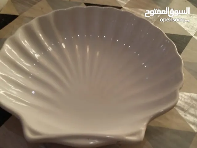 PORCELAIN DISHES FOR URGENT SALE أطباق بورسلان للبيع العاجل.