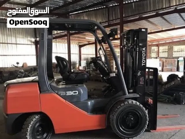 رافعة شوكية للايجار