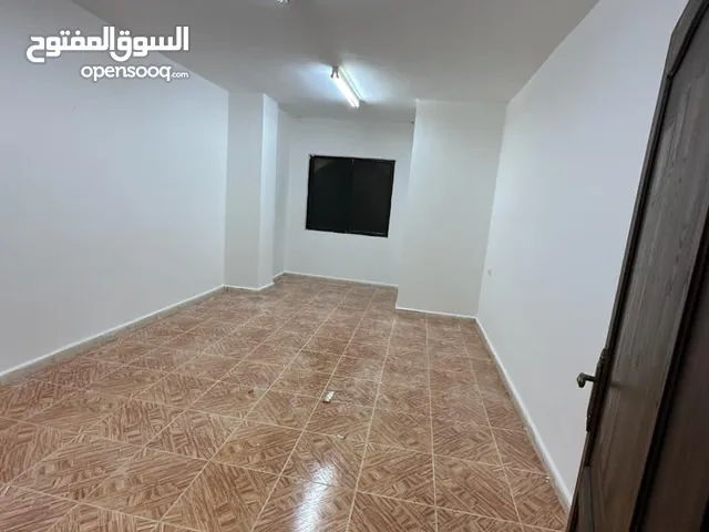 شقة للايجار دوار الصوارفة -مقابل مسجد خالد بن الوليد-