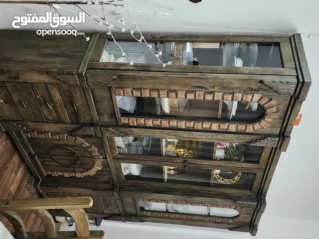 غرفة سفرة ماليزية ثقيلة جدا
