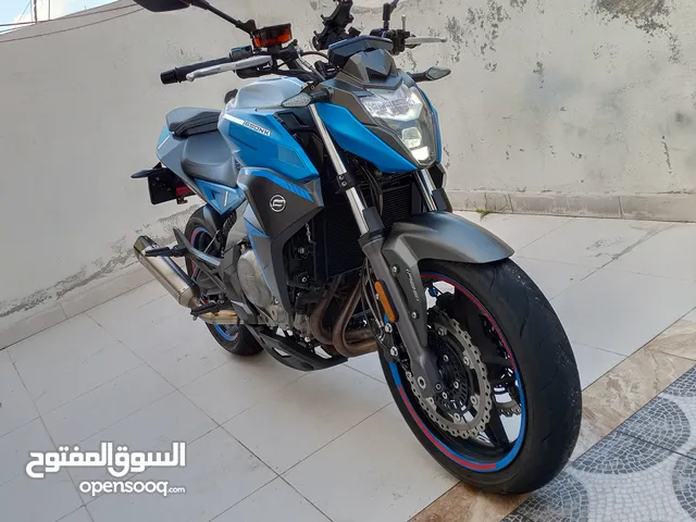 دراجه سي اف موتو NK650cc بحالة الجديدة استعمال خفيف جدا موديل 2021