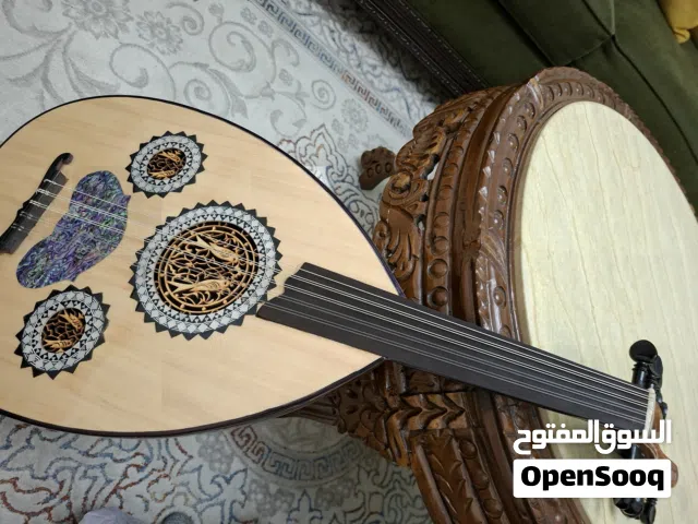 عود احترافي للبيع صنع في ورشة احمد عبد الحليم (اقدم ورشة في العتبه في مصر )