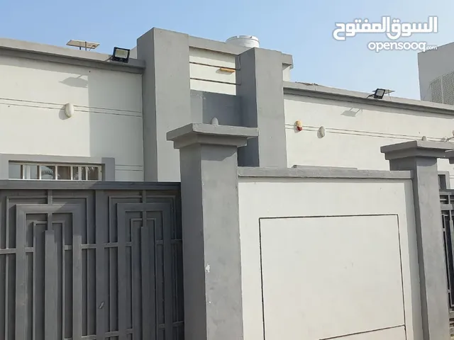 فيلا كبيرة على الشارع دور واحد