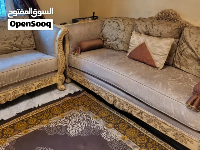 طقم كنب فاخر وثقيل للبيع بسعر مغري جدا